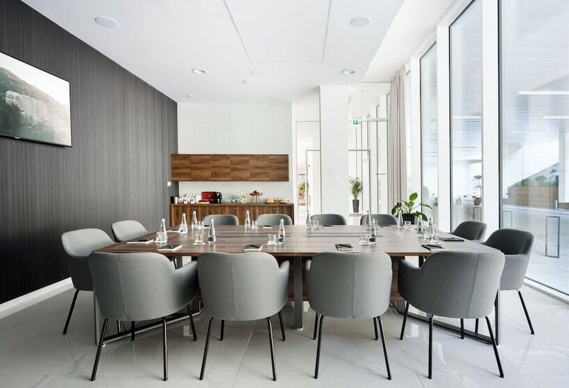 هتل Crystal Mountain