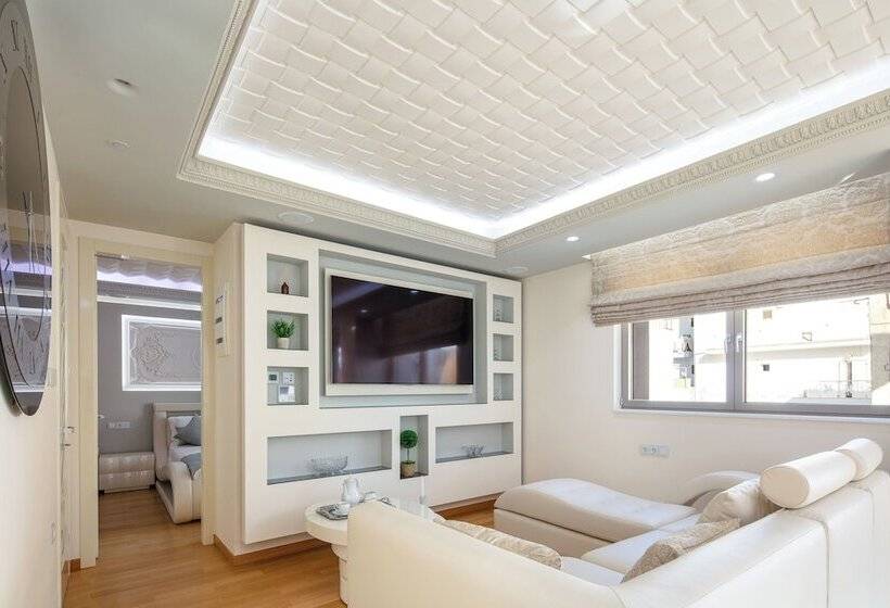 هتل Demani President Suites