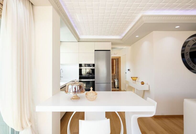 هتل Demani President Suites