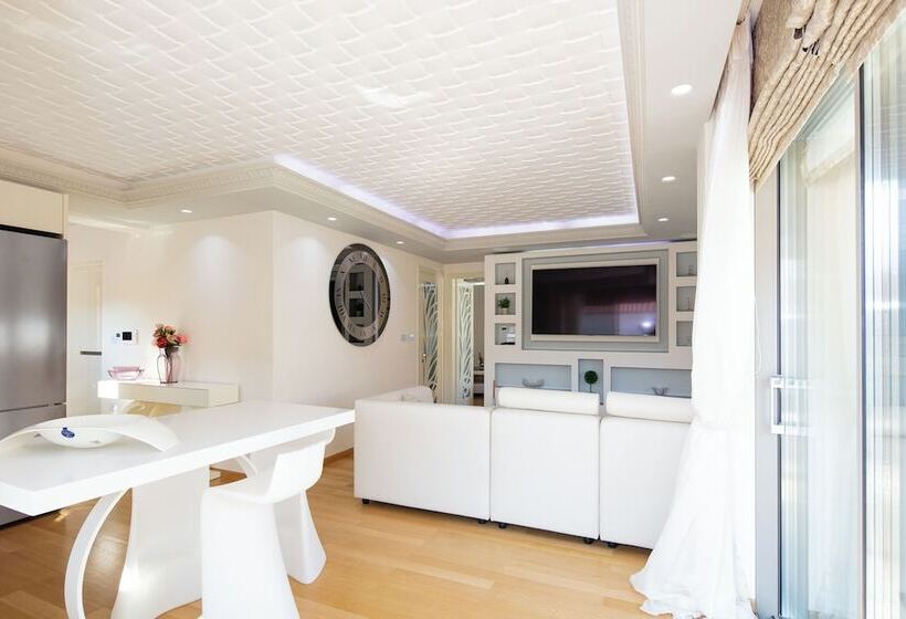 ホテル Demani President Suites