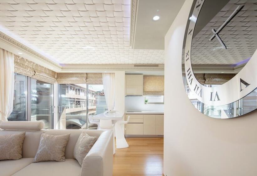 ホテル Demani President Suites