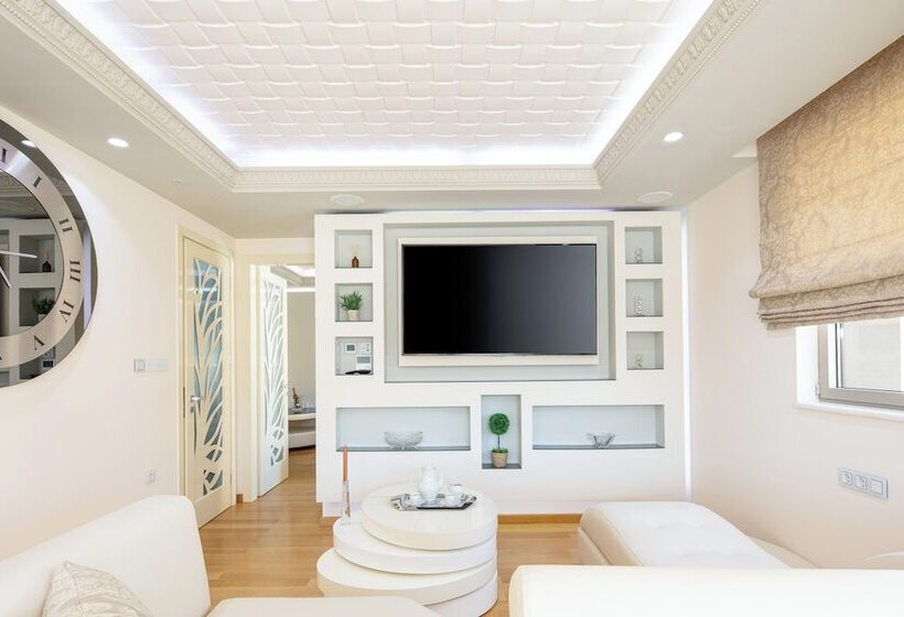 هتل Demani President Suites