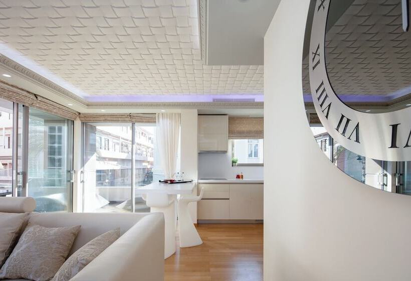 ホテル Demani President Suites