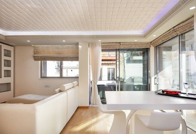 هتل Demani President Suites