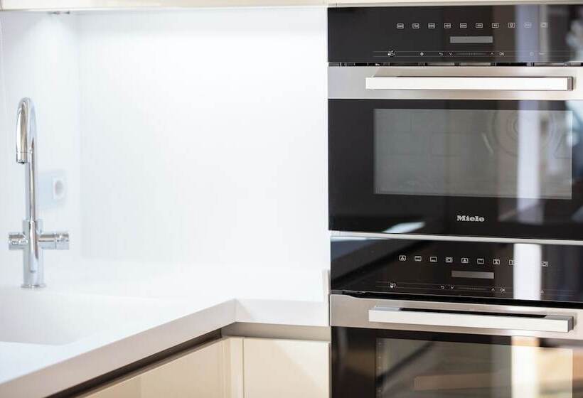 ホテル Demani President Suites