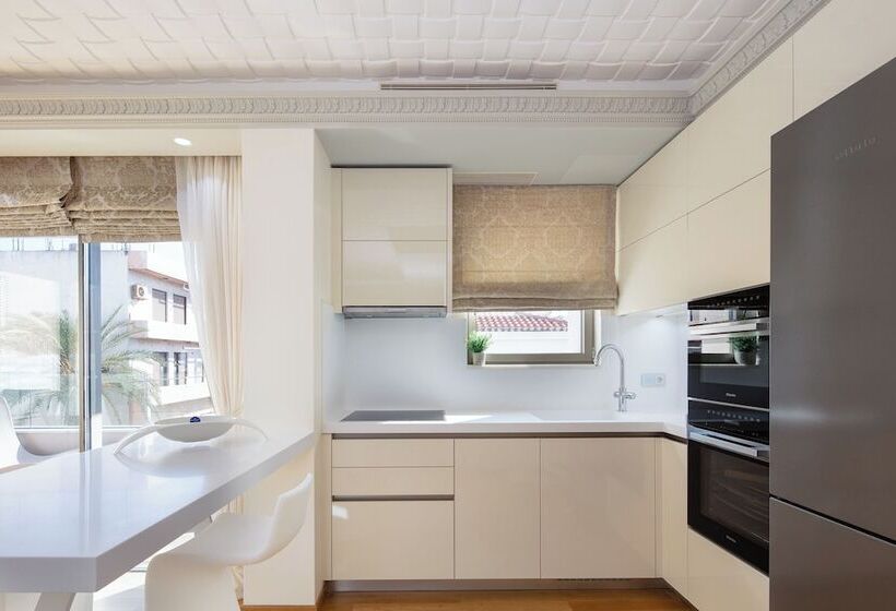 ホテル Demani President Suites