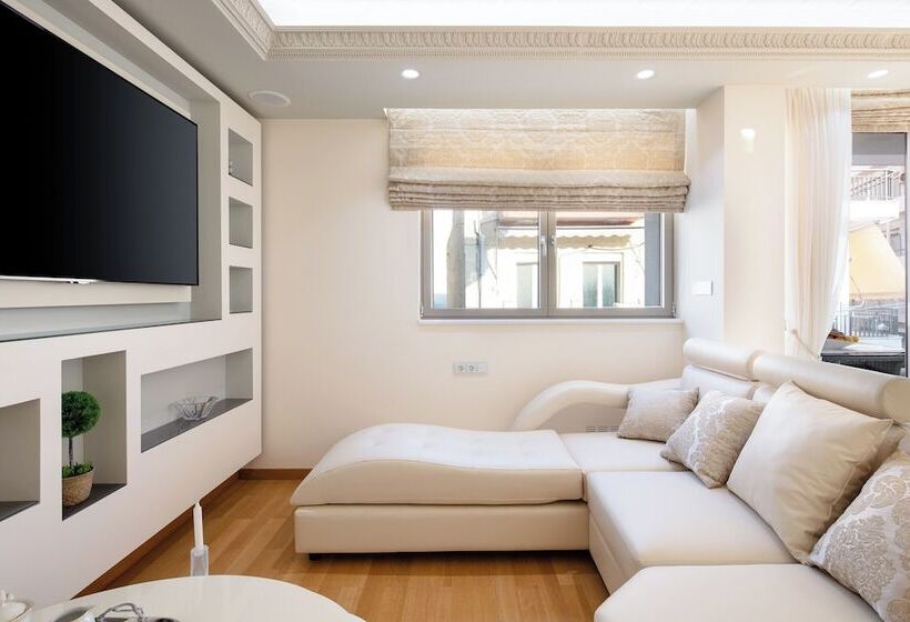 ホテル Demani President Suites