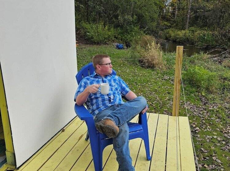 בית מלון כפרי Glamping At Meadeville Farm