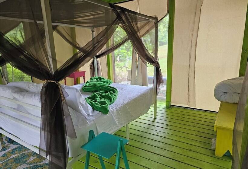 בית מלון כפרי Glamping At Meadeville Farm