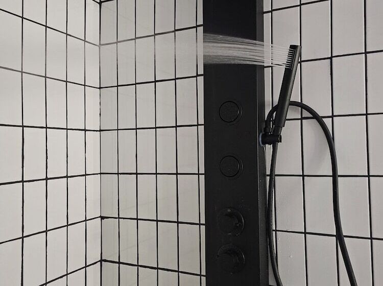 בית מלון כפרי Glamping At Meadeville Farm