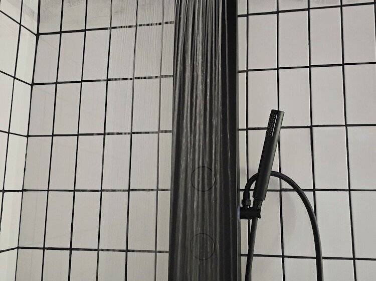 בית מלון כפרי Glamping At Meadeville Farm