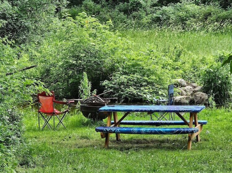 בית מלון כפרי Glamping At Meadeville Farm