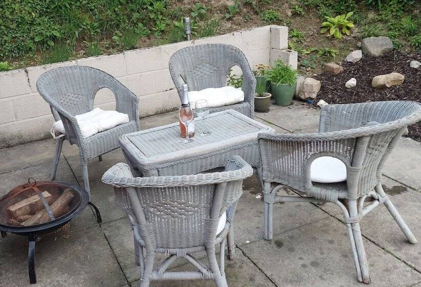 فندق Number 8 Buttercup Lodge Caer Beris