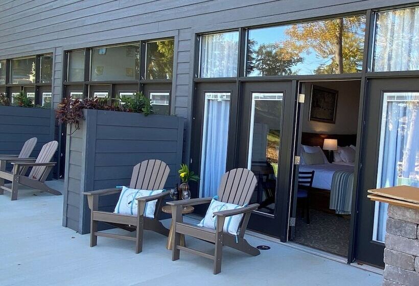 בית מלון כפרי Pebble Bay Club