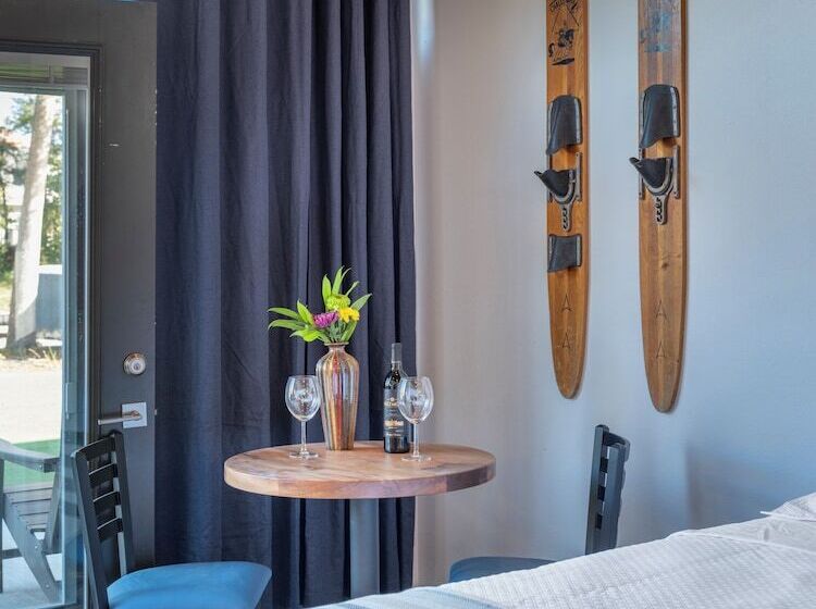 בית מלון כפרי Pebble Bay Club