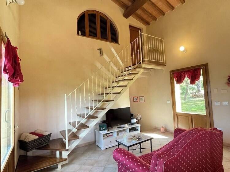 Сельский отель Agriturismo Podere Le Tombe