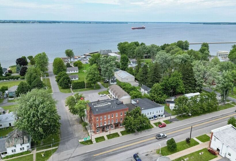 בית מלון כפרי The Roxy Cape Vincent