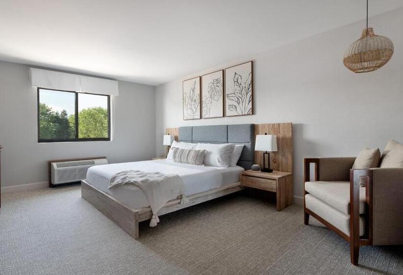 هتل The Wave At Marblehead