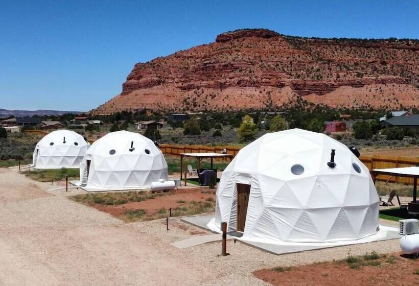 בית מלון כפרי White Camel