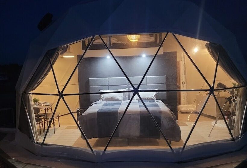 בית מלון כפרי White Camel