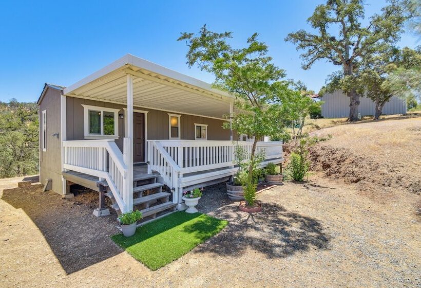 La Grange Home W/ Covered Patio & Gas Grill!