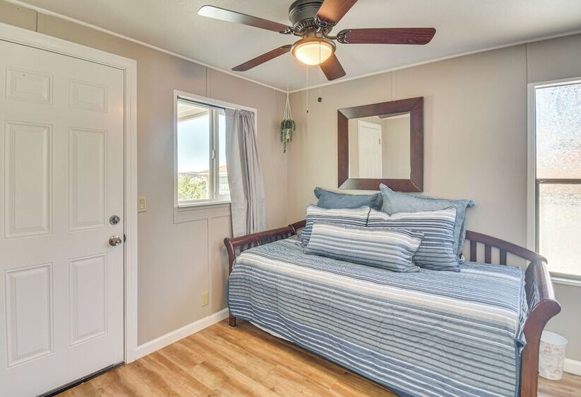 La Grange Home W/ Covered Patio & Gas Grill!