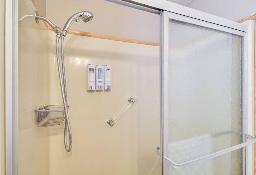 La Grange Home W/ Covered Patio & Gas Grill!