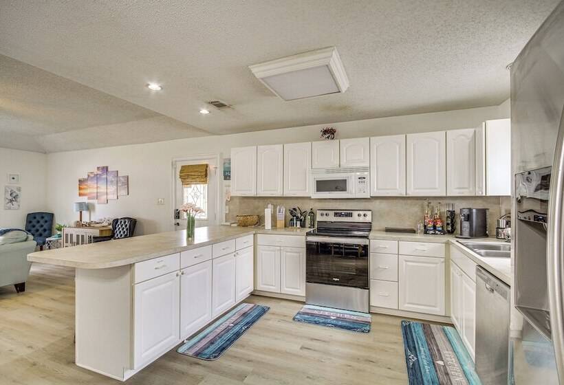 Lovely Gulfport Home: Walk To Beach,1 Mi To Marina