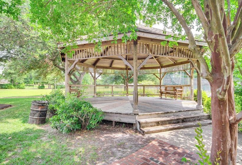 Lovely Gulfport Home: Walk To Beach,1 Mi To Marina