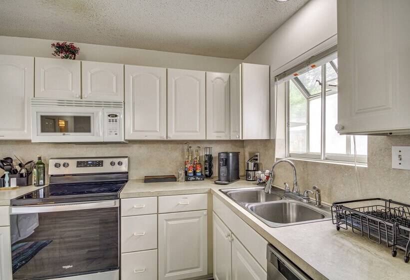 Lovely Gulfport Home: Walk To Beach,1 Mi To Marina