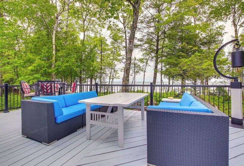 Modern Waterfront Home   1 Mi To Cave Point Park!