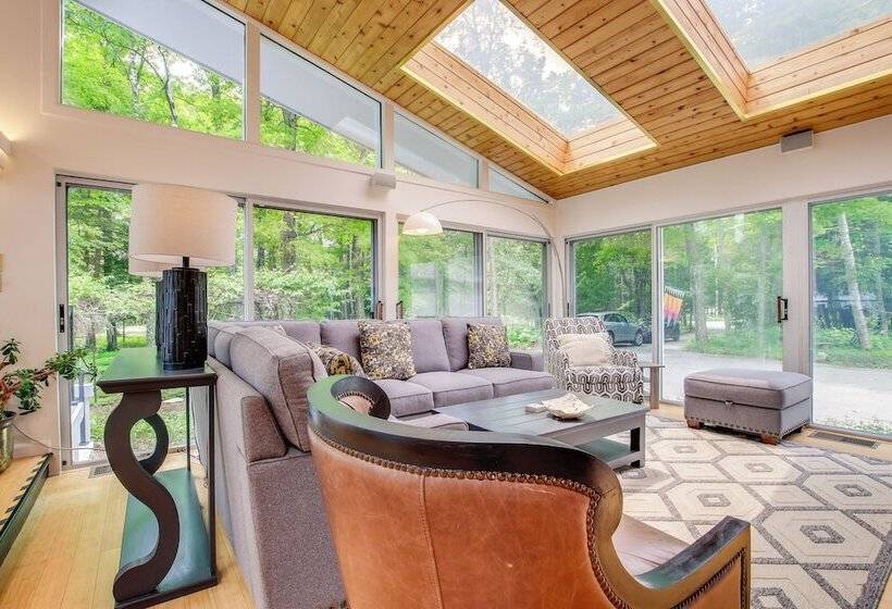 Modern Waterfront Home   1 Mi To Cave Point Park!