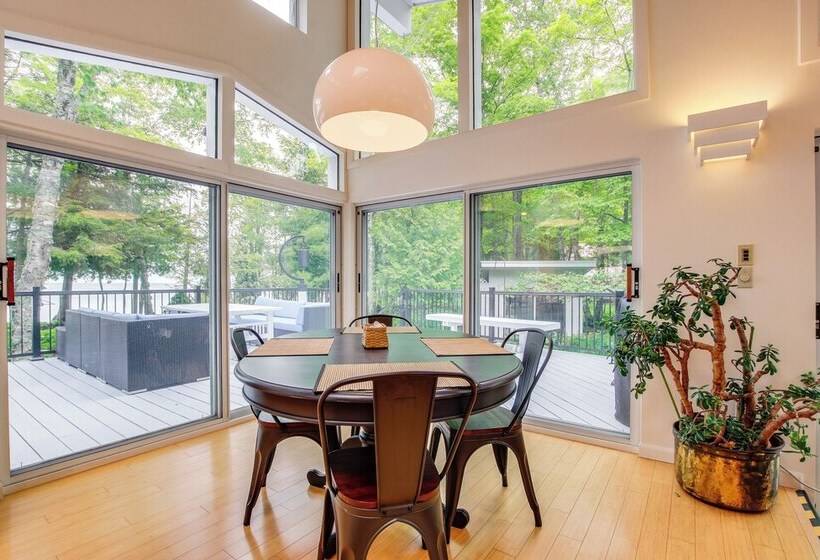 Modern Waterfront Home   1 Mi To Cave Point Park!