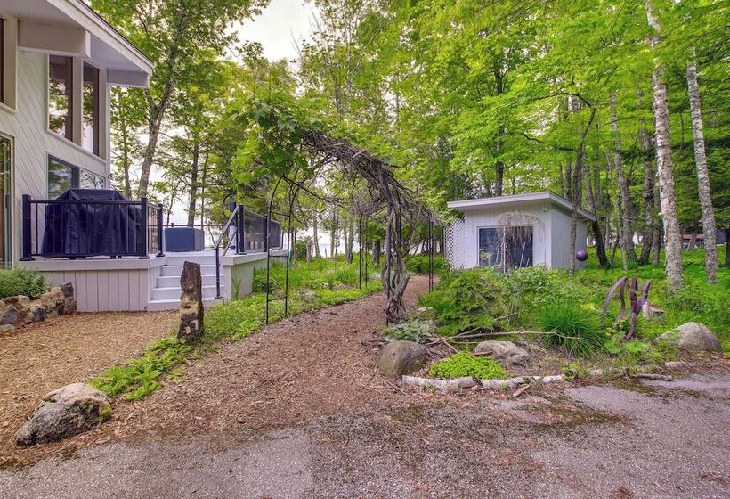 Modern Waterfront Home   1 Mi To Cave Point Park!