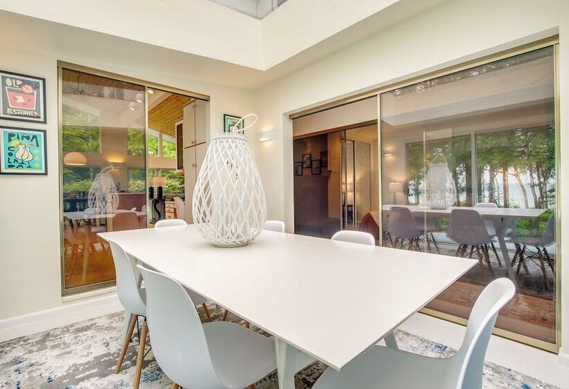 Modern Waterfront Home   1 Mi To Cave Point Park!