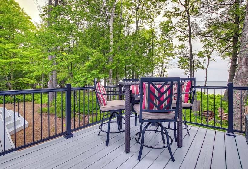 Modern Waterfront Home   1 Mi To Cave Point Park!