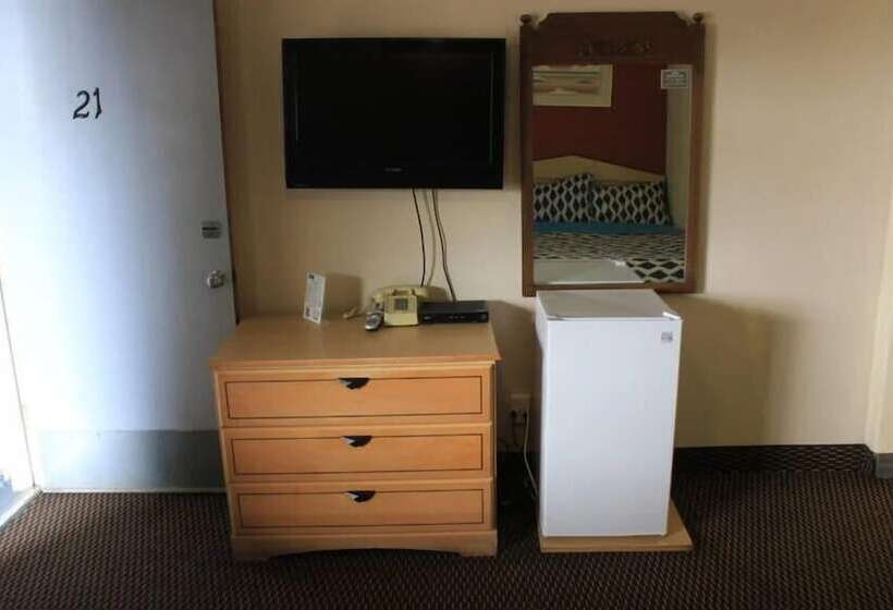 فندق على الطريق Economy Inn