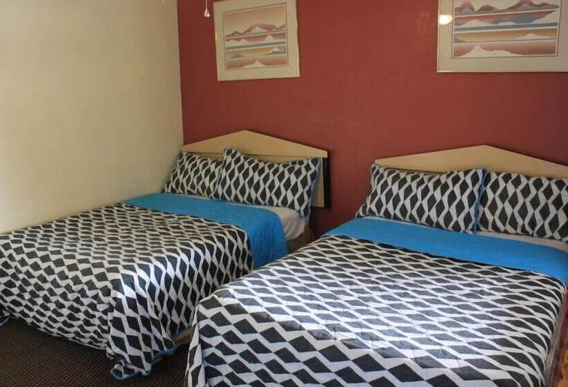 فندق على الطريق Economy Inn