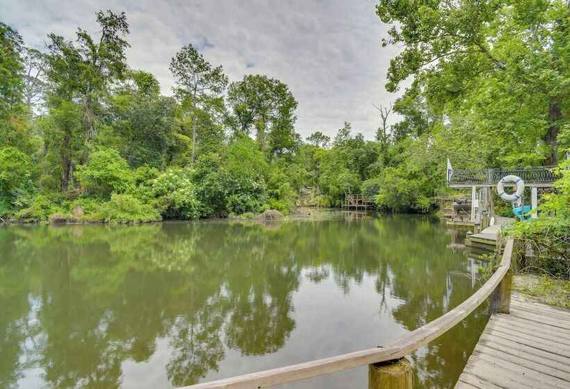 Riverfront Deck: Outdoor Retreat In Fairhope!