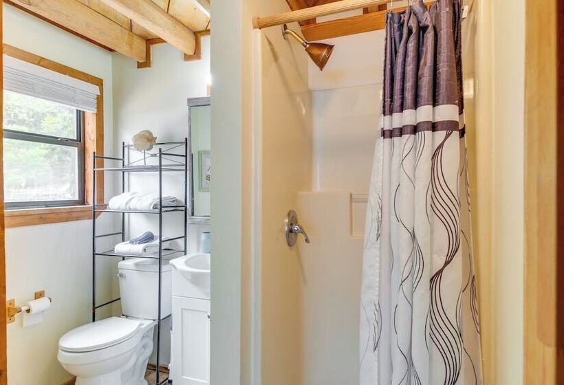 Riverfront Deck: Outdoor Retreat In Fairhope!