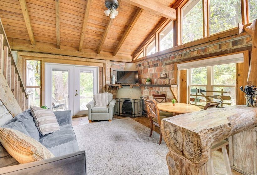 Riverfront Deck: Outdoor Retreat In Fairhope!