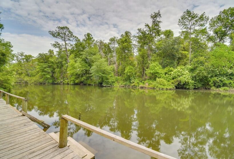 Riverfront Deck: Outdoor Retreat In Fairhope!