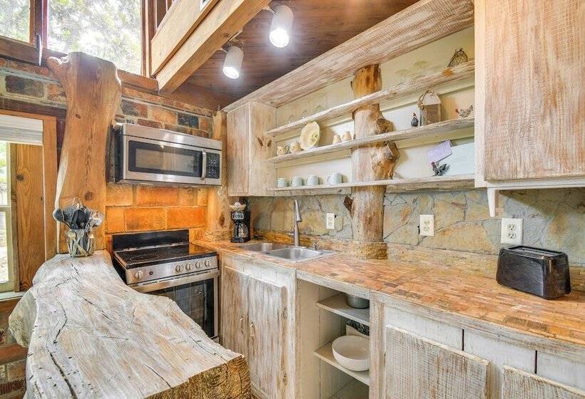 Riverfront Deck: Outdoor Retreat In Fairhope!