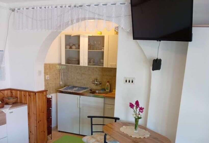 Пансион Apartments Julia