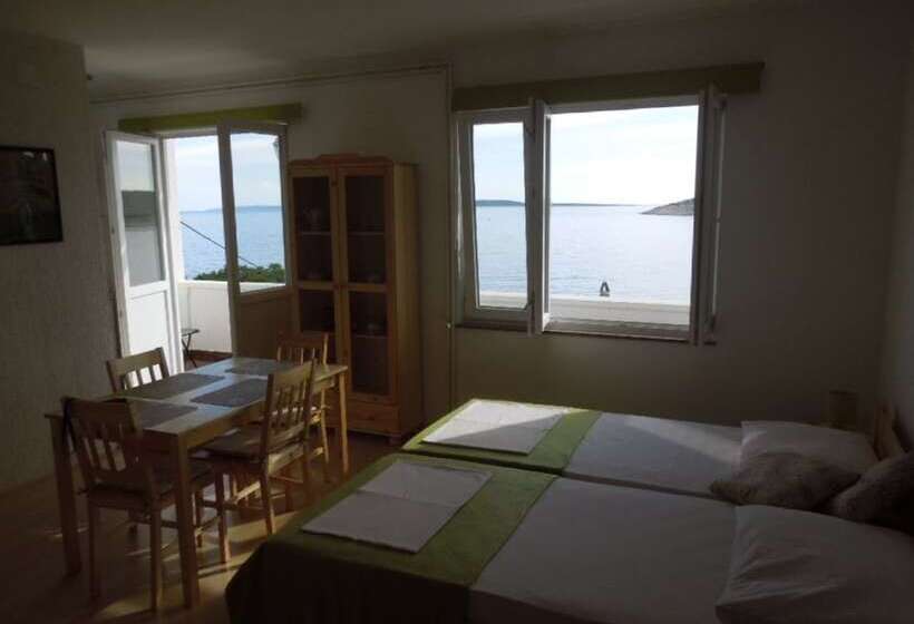 Пансион Apartments Julia