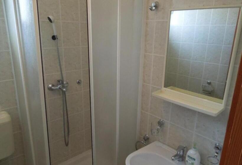 Пансион Apartments Julia