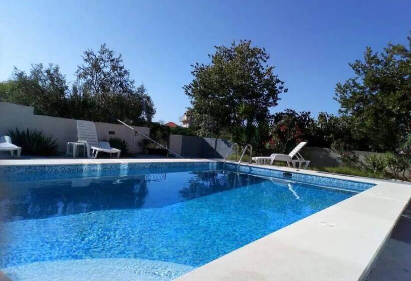 膳宿费 Apartments Villa Dona