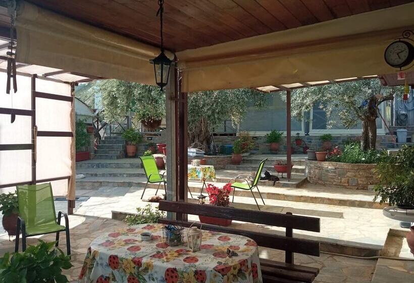 펜션 Effie S Maisonette With Detached Studio