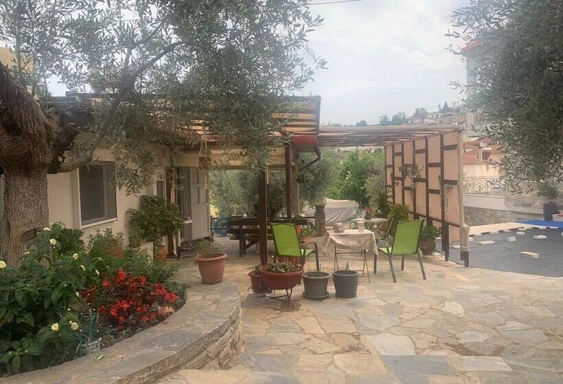 펜션 Effie S Maisonette With Detached Studio