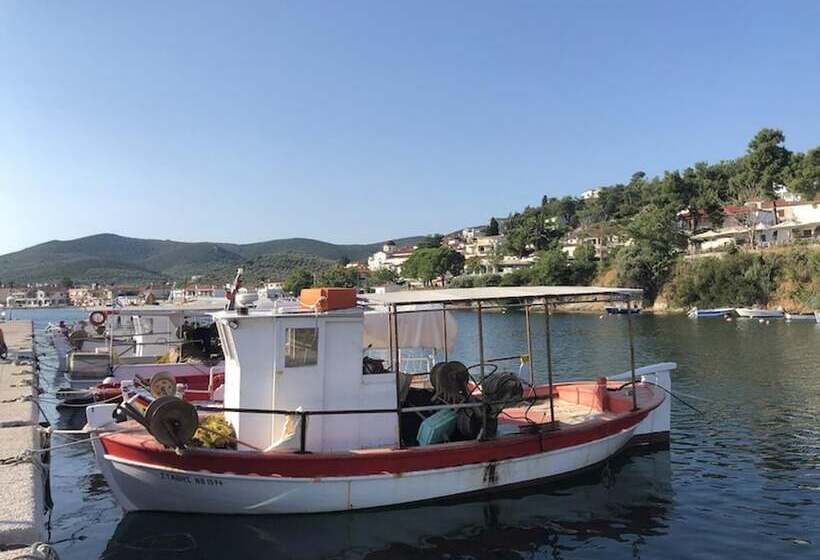 פנסיון Effie S Maisonette With Detached Studio